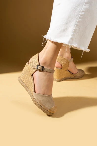 Pembe Potin Hasır Dolgu Taban Önü Kapalı Tokalı Kadın Sandalet 69-71-24Süet - Resim 4