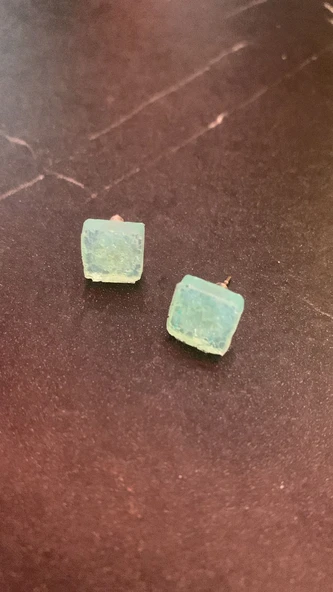 Tırtıklı Parlak Su Yeşili Renk Kare Şekil Gold Aksesuarlı Epoksi Küpe El Yapımı Hediyelik - Resim 4