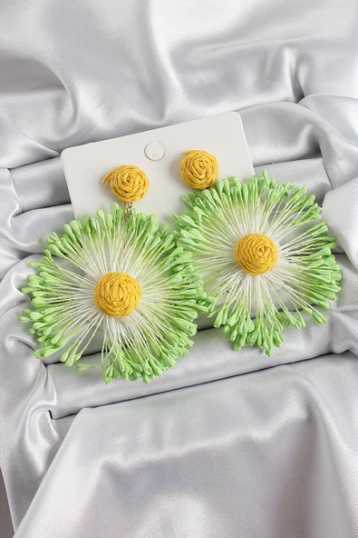 Yeşil Püsküllü Papatya Figürlü Hasır Örgü Model Gold Renk Kadın Küpe - Tj-bkp10733