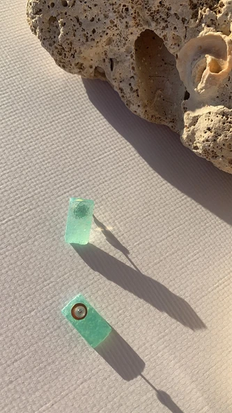 Tırtıklı Kristal Desenli Su Yeşili Renk Gold Aksesuarlı Dikdörtgen Şekil Epoksi Küpe El Yapımı - Resim 7