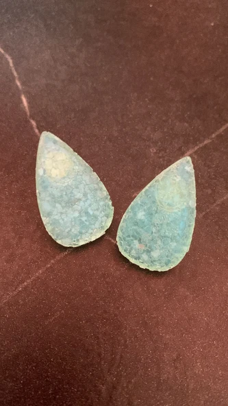 Tırtıklı Kristal Desenli Parlak Su Yeşili Damla Şekil Gümüş Aksesuar Orta Boy Epoksi Küpe El Yapımı - Resim 6