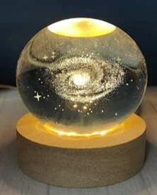 Dekoratif Samanyolu Tasarımlı Ahşap Altlıklı Işıklı Cam Küre Büyük Boy Cam:8cm Ahşap:2cm ürün görseli 1