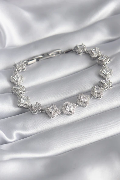 Pirinç Gümüş Renk Zirkon Taşlı Yonca Model VIP Seri Kadın Bileklik - TJ-BB5845 ürün görseli