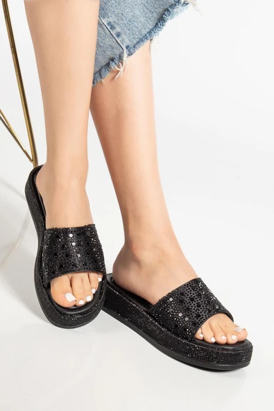 Kadın Dolgu Topuklu Terlik Siyah Kalın Tek Bantlı Taşlı Tokalı Taban Sargılı - Resim 2