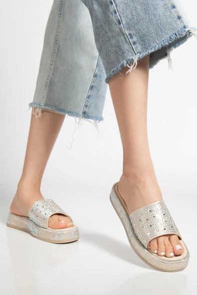 Kadın Dolgu Topuklu Terlik Bej Kalın Tek Bantlı Taşlı Tokalı Taban Sargılı - Resim 2