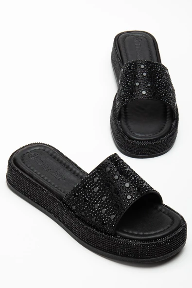 Kadın Dolgu Topuklu Terlik Siyah Kalın Tek Bantlı Taşlı Tokalı Taban Sargılı ürün görseli