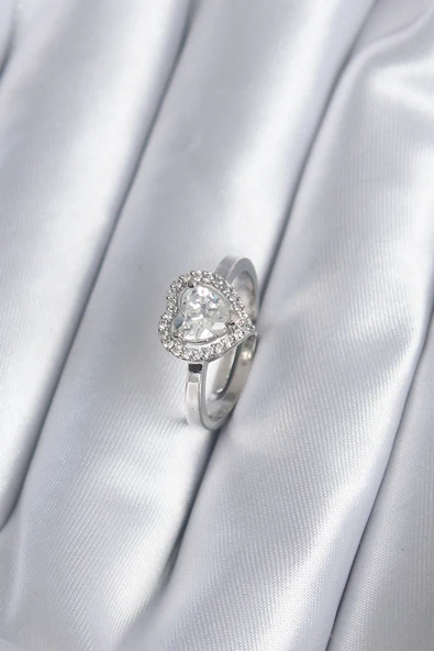 Pirinç Gümüş Renk Zirkon Taşlı Kalp Charm Model Kadın Yüzük - TJ-BYK2861 ürün görseli 1