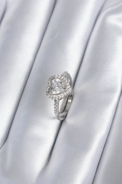 Pirinç Gümüş Renk Zirkon Taşlı Kalp Charm Model Kadın Yüzük - TJ-BYK2857 ürün görseli 1