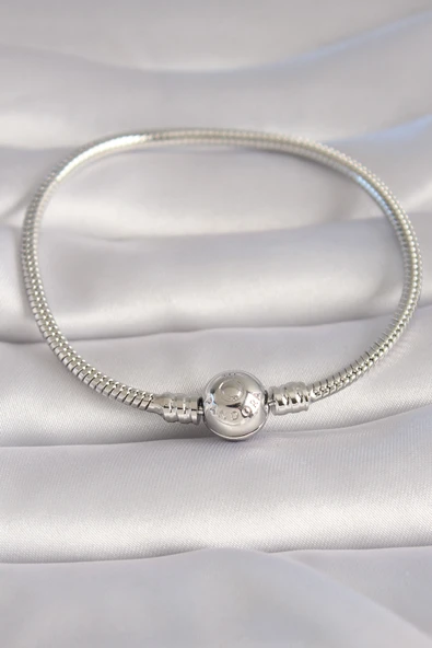 Pirinç Gold Renk İşleme Detay Charm Model Kadın Bileklik - TJ-BB5989 ürün görseli 1