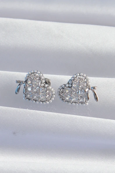 Pirinç Gümüş Renk Fiyonk Detay İncili Zirkon Taşlı Kalp Küpe - TJ-BKP9298 - Resim 2