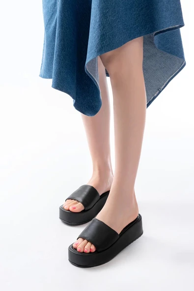 861-1033 Siyah Dolgu Topuklu Kadın Terlik ürün görseli 1