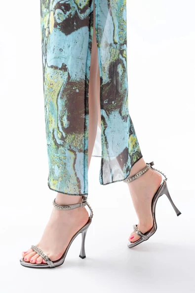 A-30 Platin Taş Aksesuarlı Platformlu Topuklu Kadın Terlik - Resim 4