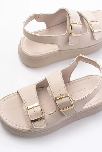 24413-572 Bej Günlük Dolgu Topuk Toka Aksesuarlı Kadın Sandalet - Resim 3