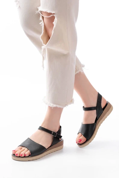 692-500 Siyah Ortopedik Taban Tokalı Kadın Sandalet - Resim 2