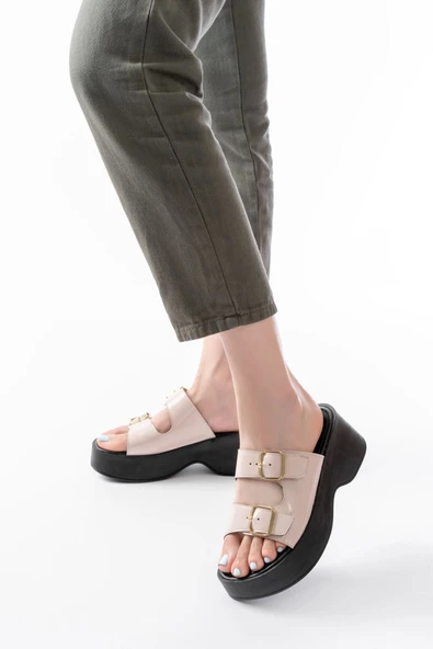 24414-574 Bej Rugan Tokalı Dolgu Topuk Kadın Terlik - Resim 2