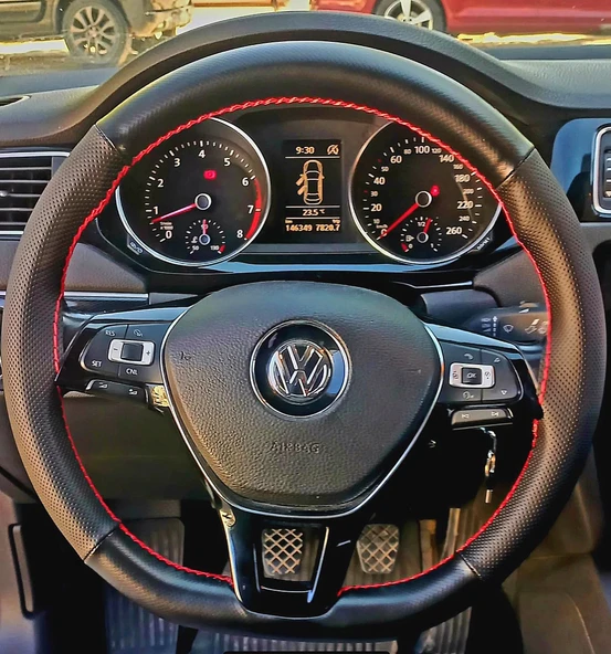 DİKİŞLİ DİREKSİYON KILIFI NOKTALI DERİ MİNİKARE KARBON DERİ KIRMIZI DİKİŞLİ VW JETTA İÇİN ürün görseli