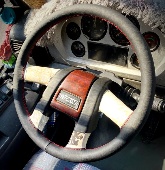 DİKİŞLİ DİREKSİYON KILIFI SİYAH DERİ KIRMIZI DİKİŞLİ OTOKAR OTOBÜS 2008 KASA İÇİN ürün görseli