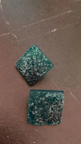 Tırtıklı Zümrüt Yeşili Renk Büyük Boy Kare Şekil Gold Aksesuarlı Epoksi Küpe El Yapımı Hediyelik - 2