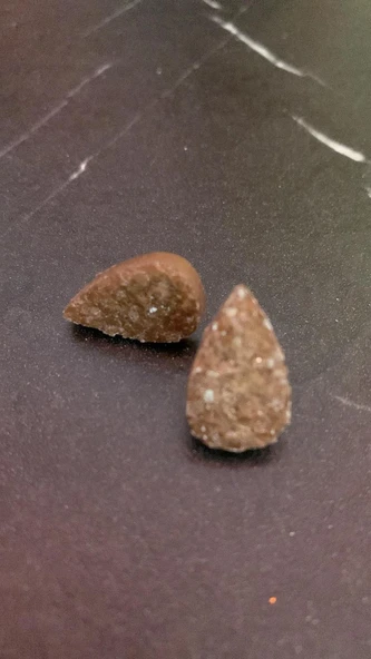 Tırtıklı Kristal Desenli Kahverengi Gold Aksesuar Küçük Boy Damla Epoksi Küpe El Yapımı Hediyelik - Resim 2