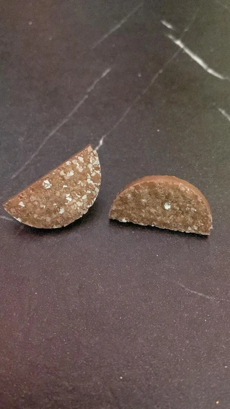 Tırtıklı Kristal Desenli Kahverengi Yarım Daire Ay Şekil Gold Aksesuarlı Epoksi Küpe El Yapımı - Resim 2