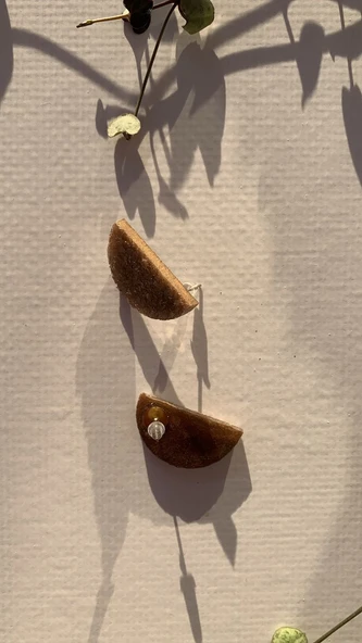 Tırtıklı Kristal Desenli Kahverengi Yarım Daire Ay Şekil Gold Aksesuarlı Epoksi Küpe El Yapımı - Resim 7