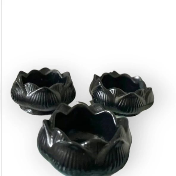 3 adet siyah Lotus mumluk
