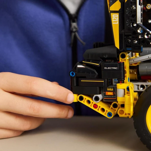 LEGO 42209 Technic Volvo L120 Electric Tekerlekli Yükleyici - Resim 7
