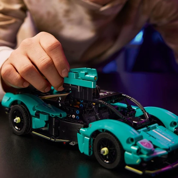 LEGO 42208 Technic Aston Martin Valkyrie - Resim 6