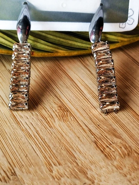 Monalisa Home  Lüks Figürlü Gösterişli Parıltılı Küpe ürün görseli