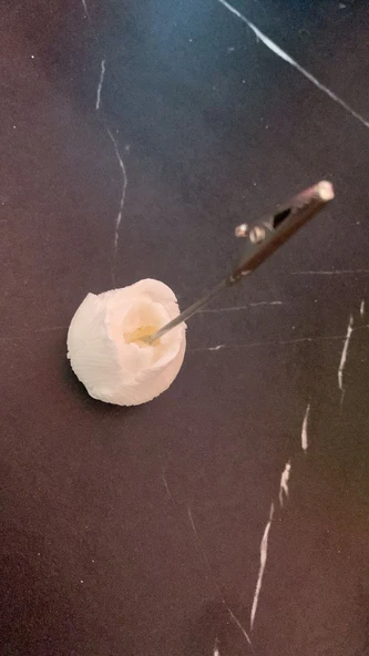 Parlak Beyaz Renk Büyük Lale Şekil Kağıt Tutacağı Notluk El Yapımı Epoksi Hediyelik - 4