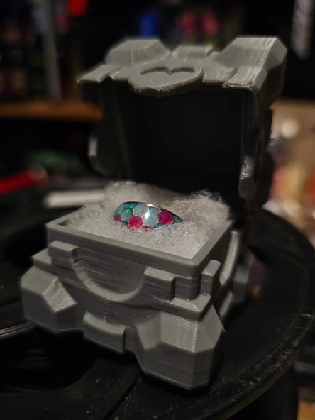 Byr Refakatçi Küp Yüzük Kutusu - Daha İyi Menteşe (Sadece Plastik Aparattır!!!) 3D - Resim 2