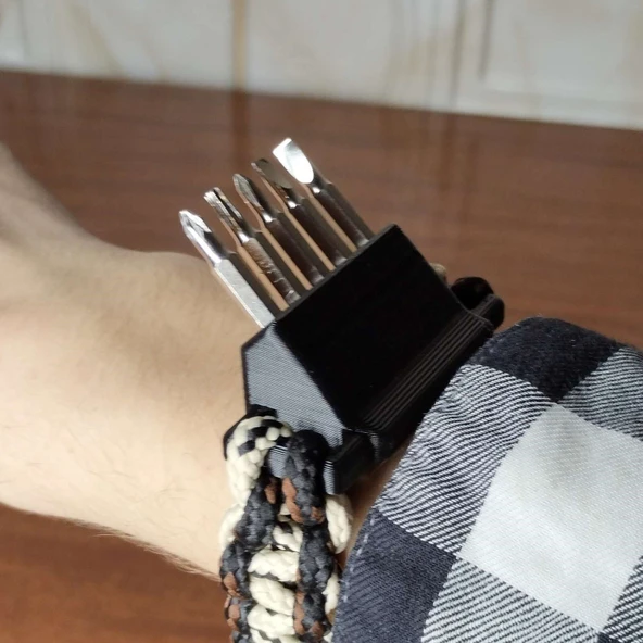 Byr Tornavida bitleri bilezik (Sadece Plastik Aparattır!!!) 3D ürün görseli