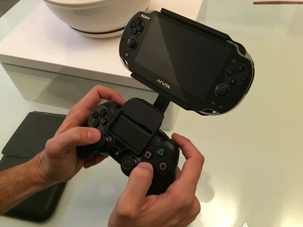 Byr Dualshock 4 ile psvita kavrama (Sadece Plastik Aparattır!!!) 3D