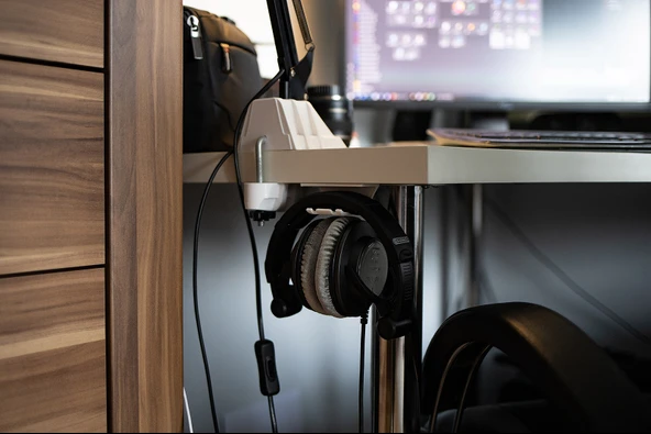 Byr Tablo altındaki kulaklıklar için basit askı (Sadece Plastik Aparattır!!!) 3D - Resim 3