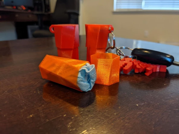 Byr Yine başka bir anahtarlık maske sahibi (destek yok!) (Sadece Plastik Aparattır!!!) 3D ürün görseli