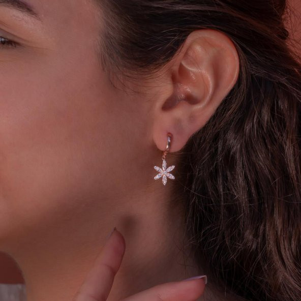 Beyaz Zirkon Taşlı Lotus Çiçeği Tasarımlı Sallantılı 925 Ayar Gümüş Küpe - Resim 2