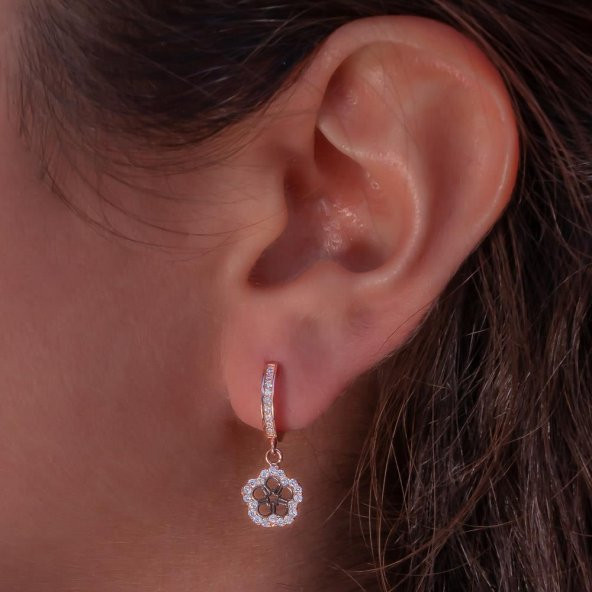 Çiçek Tasarımlı Yıldız Detaylı Sallantılı 925 Ayar Gümüş Küpe ürün görseli