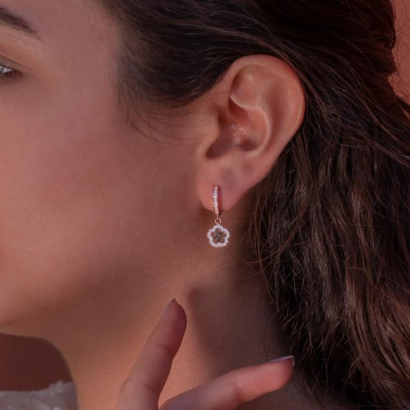 Çiçek Tasarımlı Yıldız Detaylı Sallantılı 925 Ayar Gümüş Küpe - Resim 2