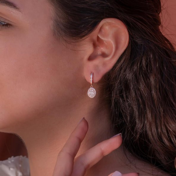 Oval Tasarımlı Baget Taşlı Sallantılı Rose 925 Ayar Gümüş Küpe - 2