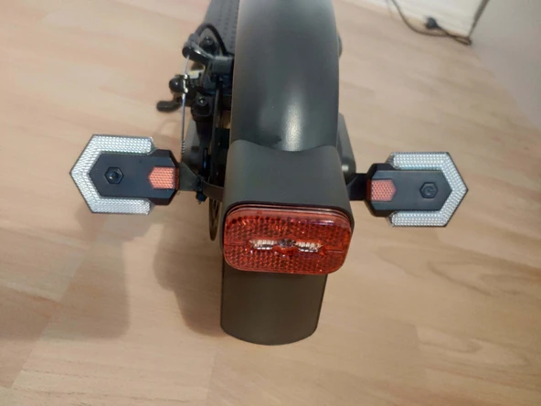 Byr Xiaomi Scooter 1S/Pro2 yanıp sönenler/dönüş sinyalleri (Sadece Plastik Aparattır!!!) 3D - 2