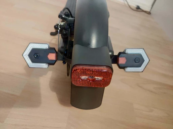 Byr Xiaomi Scooter 1S/Pro2 yanıp sönenler/dönüş sinyalleri (Sadece Plastik Aparattır!!!) 3D