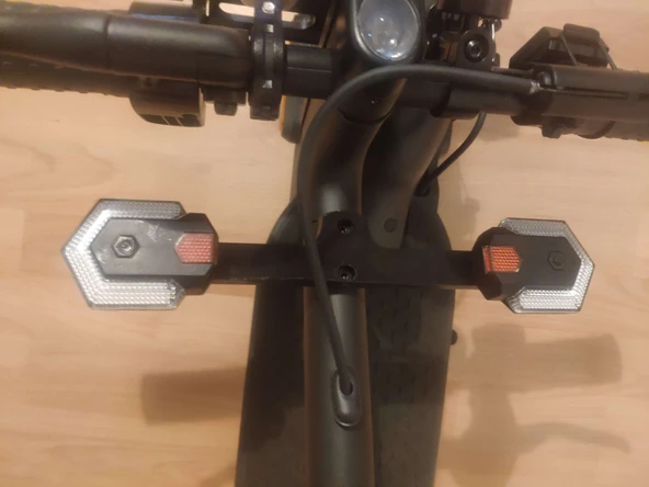 Byr Xiaomi Scooter 1S/Pro2 yanıp sönenler/dönüş sinyalleri (Sadece Plastik Aparattır!!!) 3D - 3