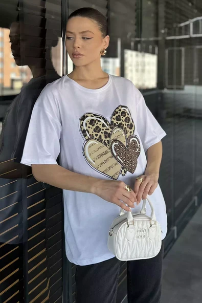 Beyaz Ön Leopar Desen Kalp Baskılı Bisiklet Yaka Kadın Tişört - 2
