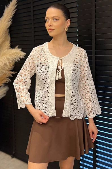Krem Yaka Bağlamalı Dantel İşlemeli Kadın Keten Hırka