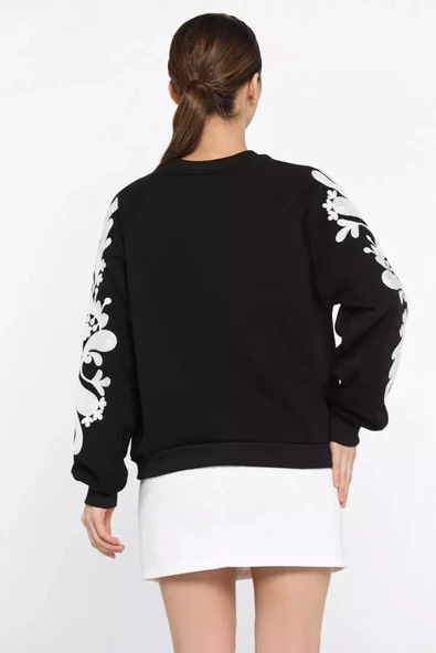 Siyah Kadın Bisiklet Yaka Kol Nakışlı Şardonlu Sweatshirt - 3
