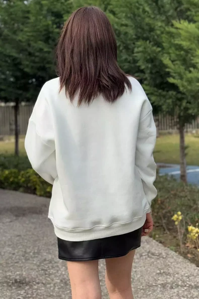Beyaz Kadın Bisiklet Yaka Kalp Nakışlı Şardonlu Sweatshirt - 4