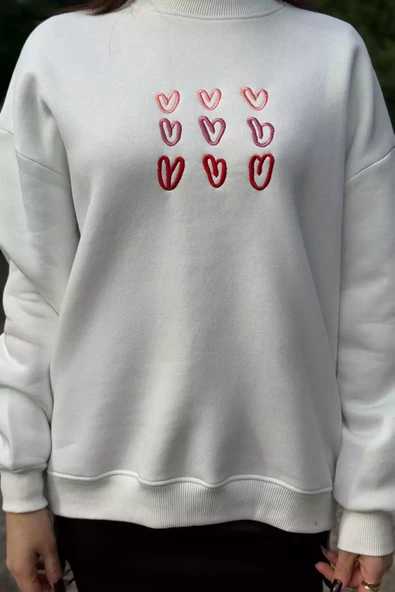 Beyaz Kadın Bisiklet Yaka Kalp Nakışlı Şardonlu Sweatshirt - 3