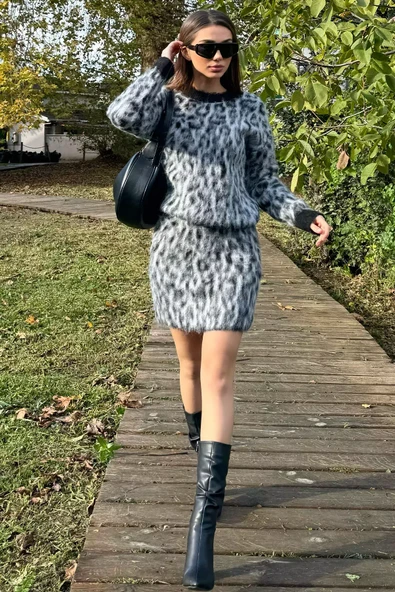 Siyahgrili Kadın Leopar Desen Etekli Triko Takım - 1
