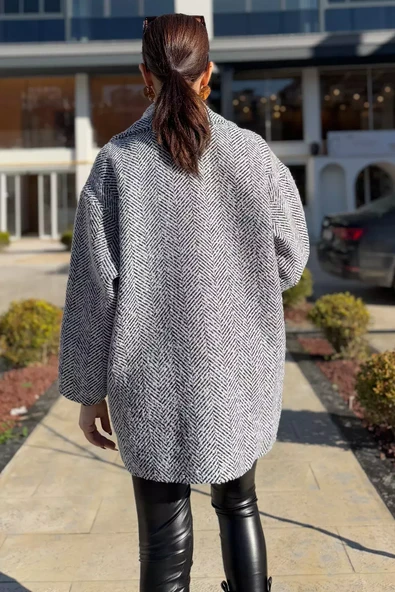 Beyazsiyah Kadın Astarlı Balıksırtı Desen Oversize Kaşe Kaban - 4