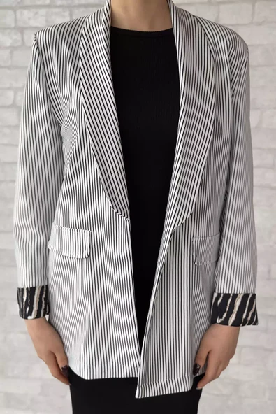 Beyaz Kadın Çizgili Kol Detaylı Blazer Ceket - 3